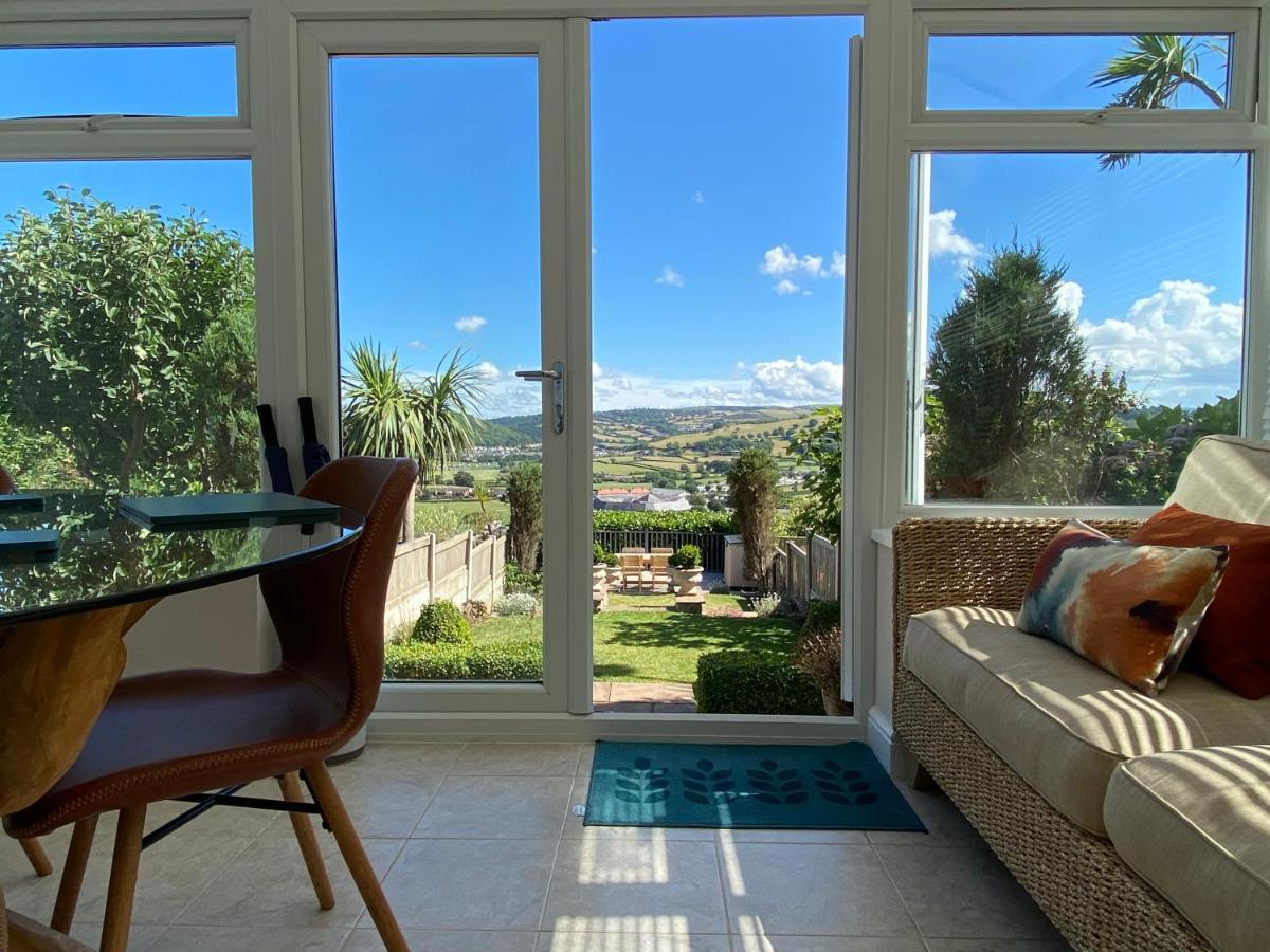 Llandudno Boutique Style Seaside Retreat With Stunning Views Villa Rhos-on-Sea Bagian luar foto